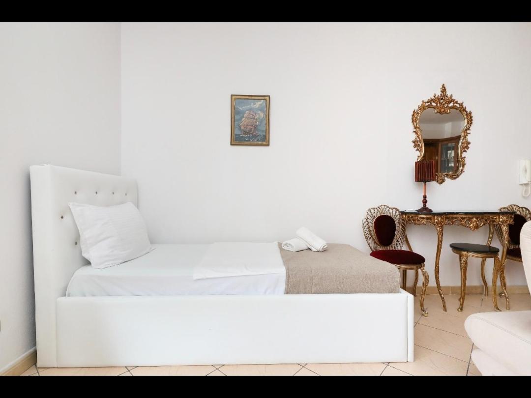 Apartments Athina Orikum Exterior foto